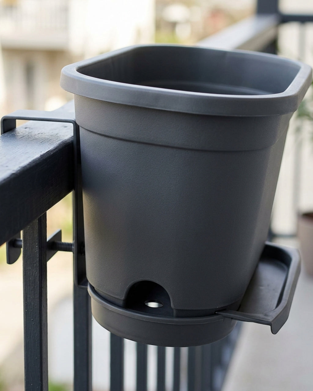 oakd.shop Railing Plastic Plastic Vase 50 cm Charcoal with Adjustable Brackets - Detail view